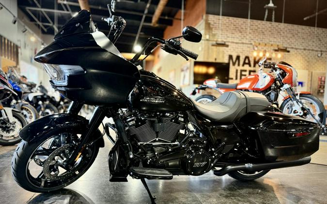 2026 Harley-Davidson® Road Glide® Vivid Black Black Trim