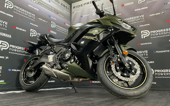 2024 Kawasaki Ninja® 650 Metallic Matte Dark Gray/Metallic Spark Black