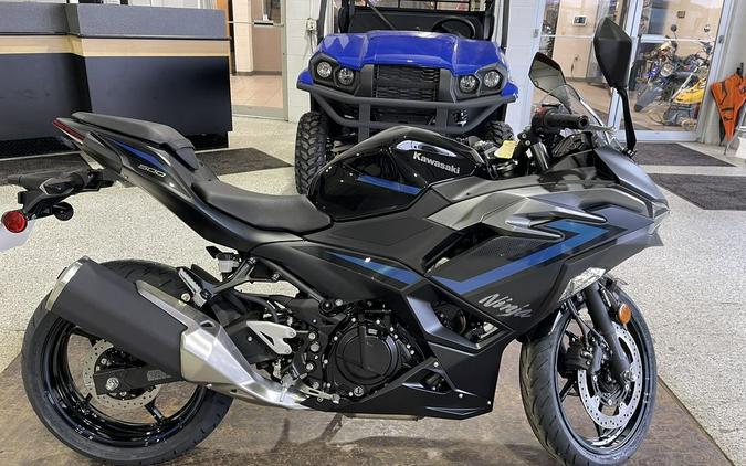 2025 Kawasaki Ninja® 500 ABS Metallic Flat Spark Black/Metallic Spark Black