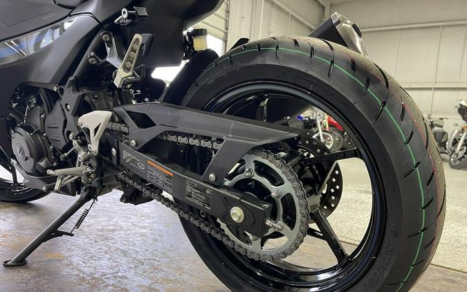 2025 Kawasaki Ninja® 500 ABS Metallic Flat Spark Black/Metallic Spark Black