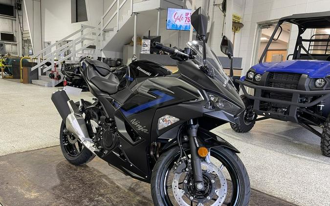 2025 Kawasaki Ninja® 500 ABS Metallic Flat Spark Black/Metallic Spark Black