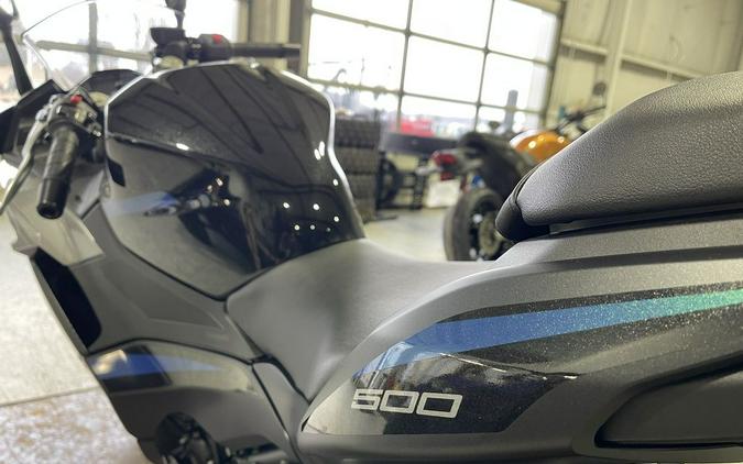 2025 Kawasaki Ninja® 500 ABS Metallic Flat Spark Black/Metallic Spark Black