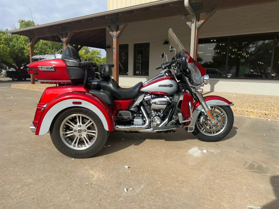 2019 Harley-Davidson® Tri Glide® Ultra Wicked Red/Barracuda Silver