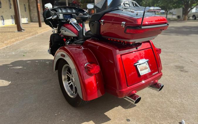 2019 Harley-Davidson® Tri Glide® Ultra Wicked Red/Barracuda Silver