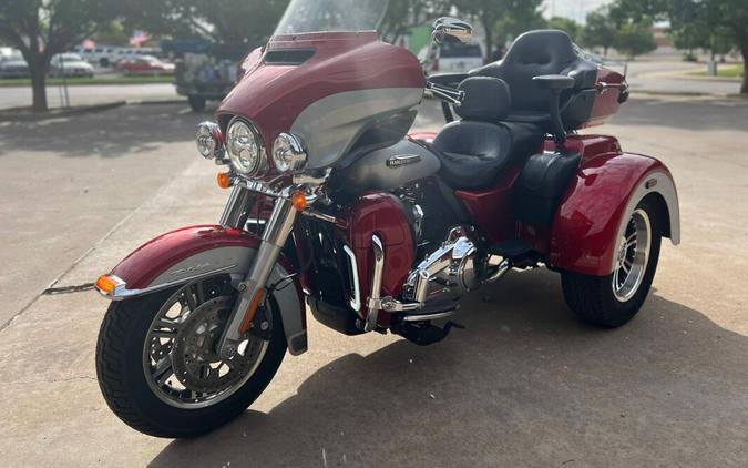 2019 Harley-Davidson® Tri Glide® Ultra Wicked Red/Barracuda Silver