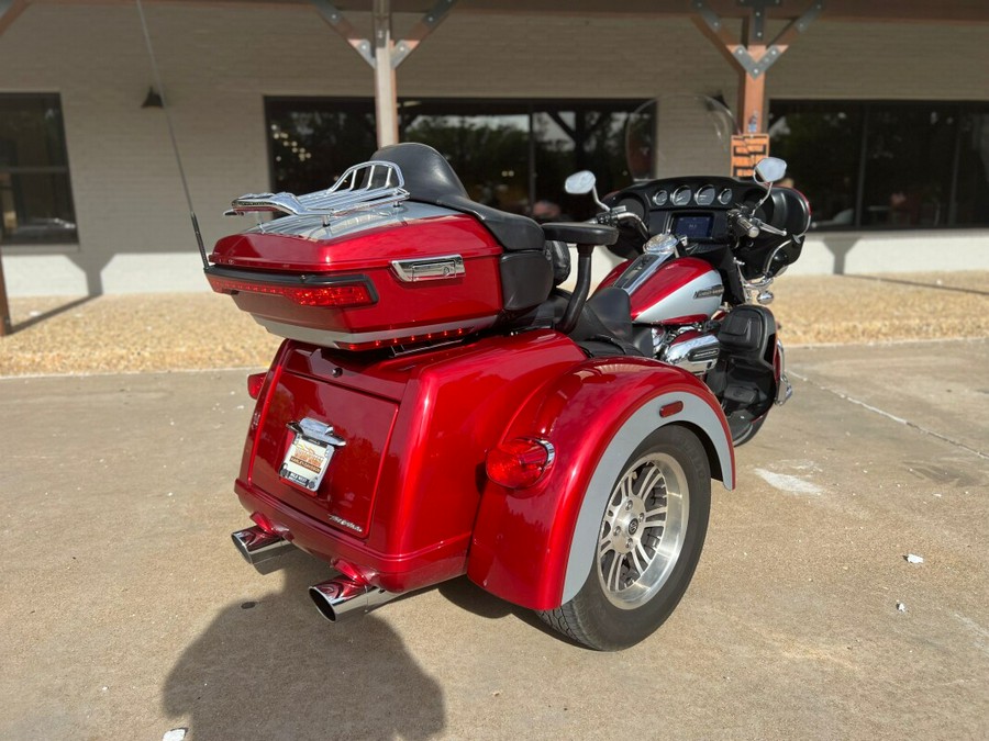 2019 Harley-Davidson® Tri Glide® Ultra Wicked Red/Barracuda Silver