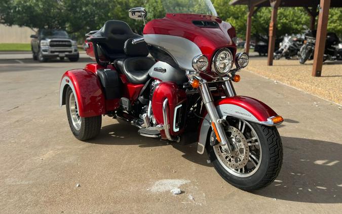 2019 Harley-Davidson® Tri Glide® Ultra Wicked Red/Barracuda Silver