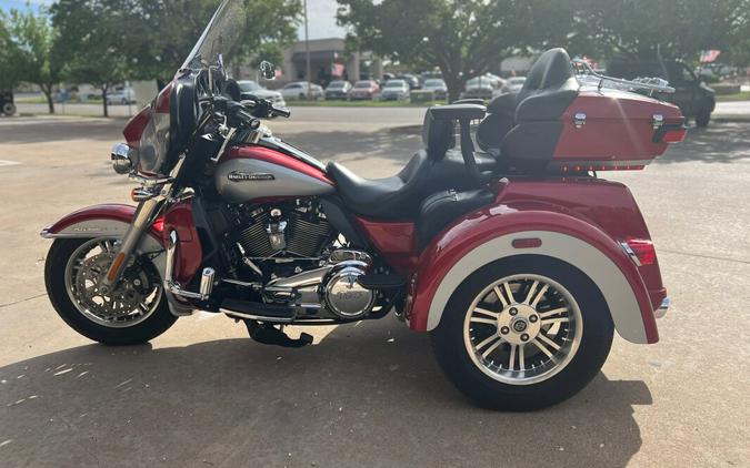 2019 Harley-Davidson® Tri Glide® Ultra Wicked Red/Barracuda Silver