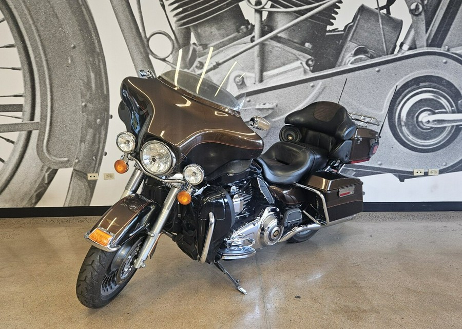 2013 CVO Ultra Classic Electra Glide 110th Anniversary Edition FLHTCUSE8-ANV