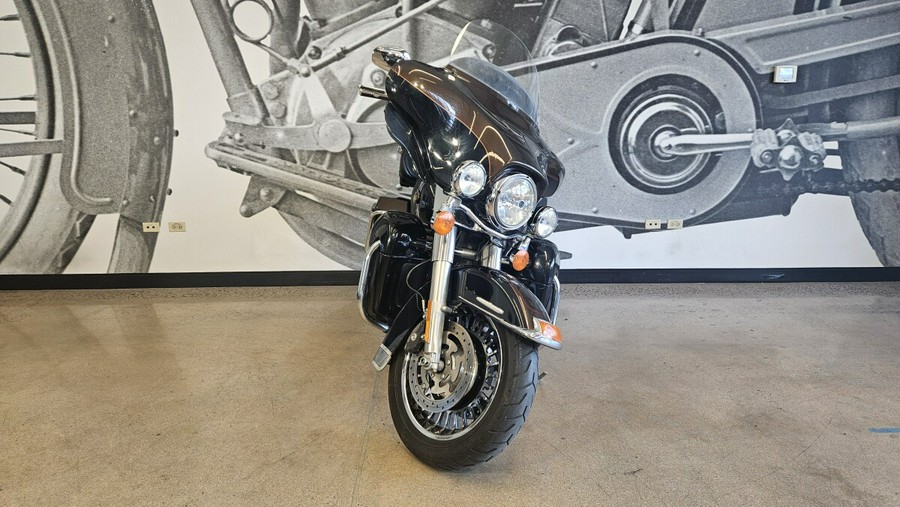 2013 CVO Ultra Classic Electra Glide 110th Anniversary Edition FLHTCUSE8-ANV