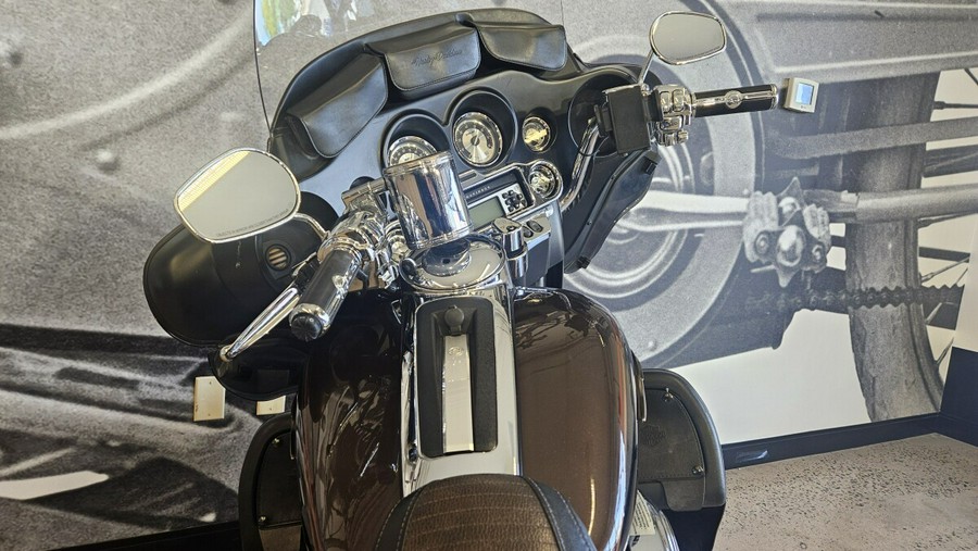 2013 CVO Ultra Classic Electra Glide 110th Anniversary Edition FLHTCUSE8-ANV
