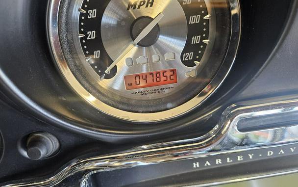 FLHTCUSE8-ANV 2013 CVO Ultra Classic Electra Glide 110th Anniversary Edition