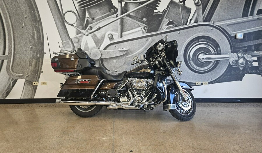 2013 CVO Ultra Classic Electra Glide 110th Anniversary Edition FLHTCUSE8-ANV