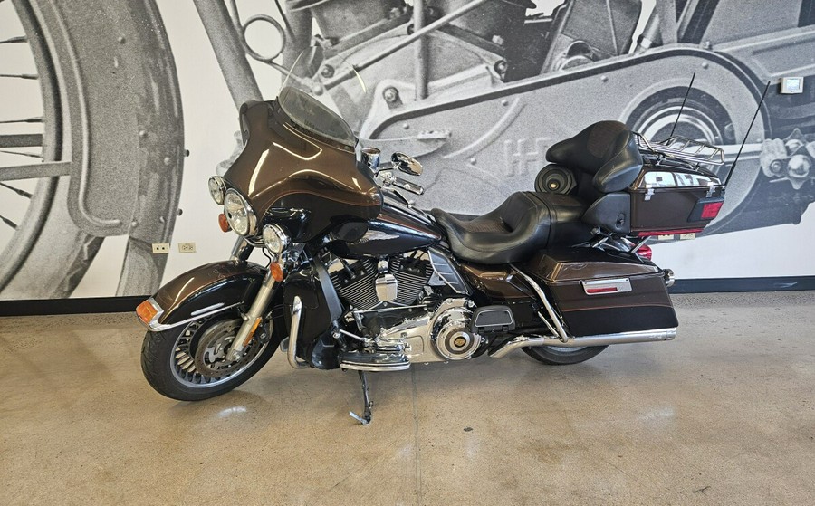 2013 CVO Ultra Classic Electra Glide 110th Anniversary Edition FLHTCUSE8-ANV