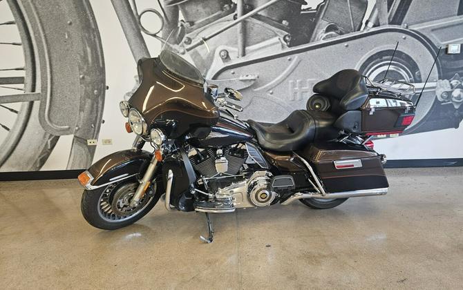 FLHTCUSE8-ANV 2013 CVO Ultra Classic Electra Glide 110th Anniversary Edition