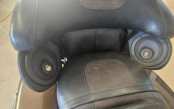 FLHTCUSE8-ANV 2013 CVO Ultra Classic Electra Glide 110th Anniversary Edition