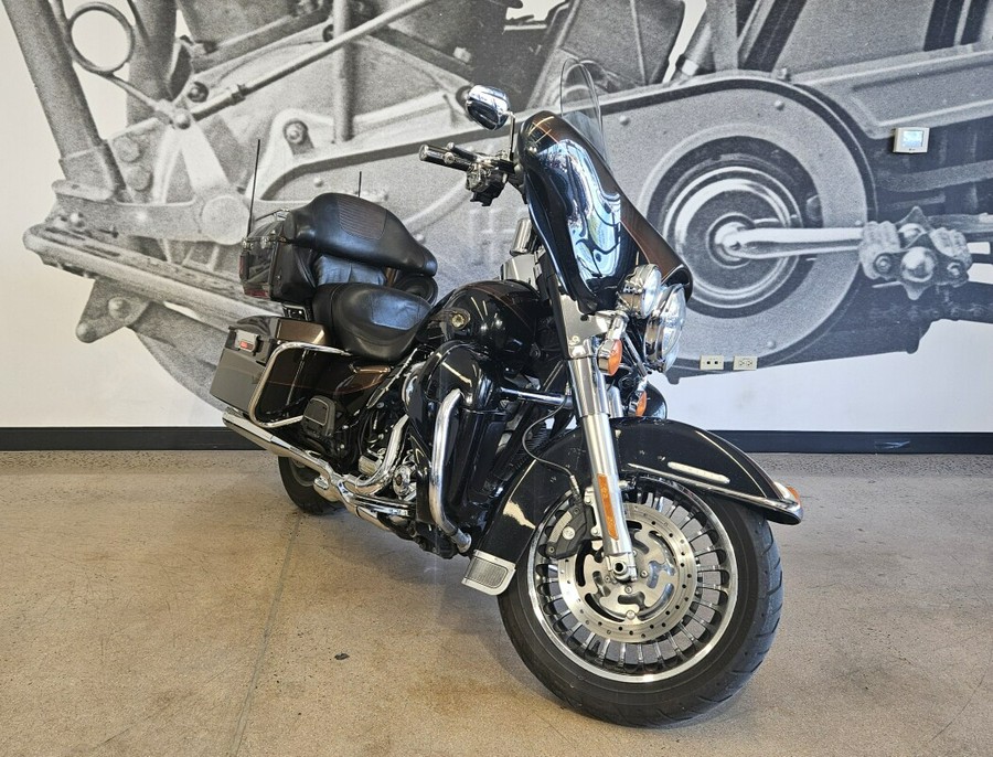 2013 CVO Ultra Classic Electra Glide 110th Anniversary Edition FLHTCUSE8-ANV