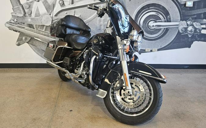 FLHTCUSE8-ANV 2013 CVO Ultra Classic Electra Glide 110th Anniversary Edition