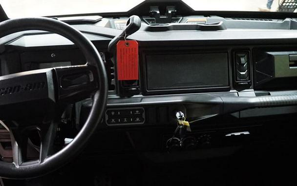 2026 Can-Am® Defender MAX XT CAB HD11