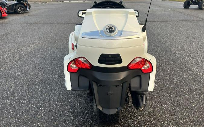 2017 Can-Am® Spyder® RT-S 6-Speed Semi-Automatic (SE6)