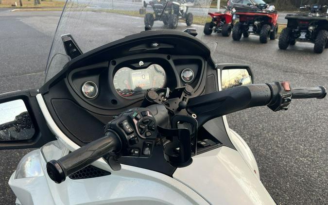 2017 Can-Am® Spyder® RT-S 6-Speed Semi-Automatic (SE6)