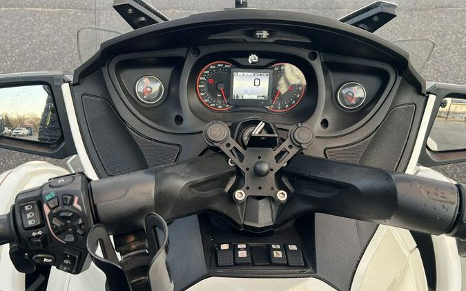 2017 Can-Am® Spyder® RT-S 6-Speed Semi-Automatic (SE6)