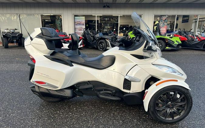 2017 Can-Am® Spyder® RT-S 6-Speed Semi-Automatic (SE6)
