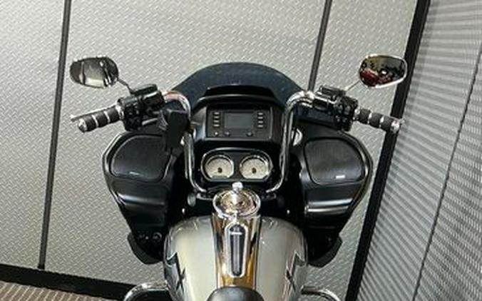 2017 Harley-Davidson Road Glide Base