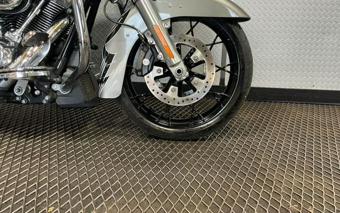 2017 Harley-Davidson Road Glide Base