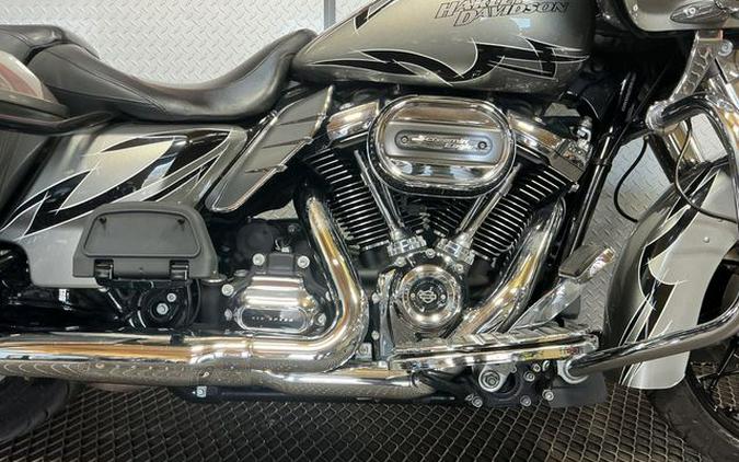 2017 Harley-Davidson Road Glide Base