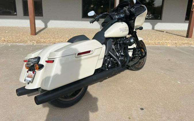 2023 Harley-Davidson® Road Glide® ST White Sand Pearl - Black Finish