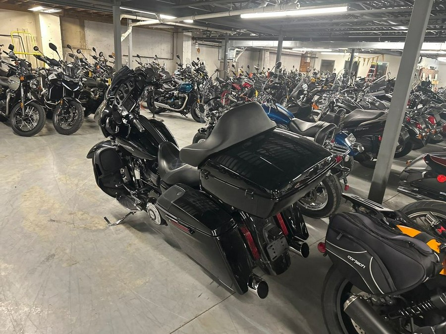 2016 Harley-Davidson® FLHXSE - CVO™ Street Glide®