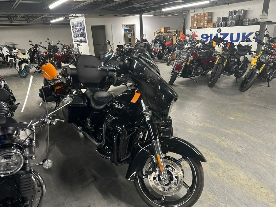 2016 Harley-Davidson® FLHXSE - CVO™ Street Glide®