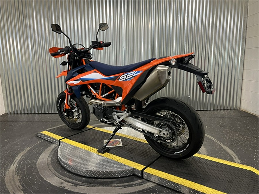 2024 KTM 690 SMC R