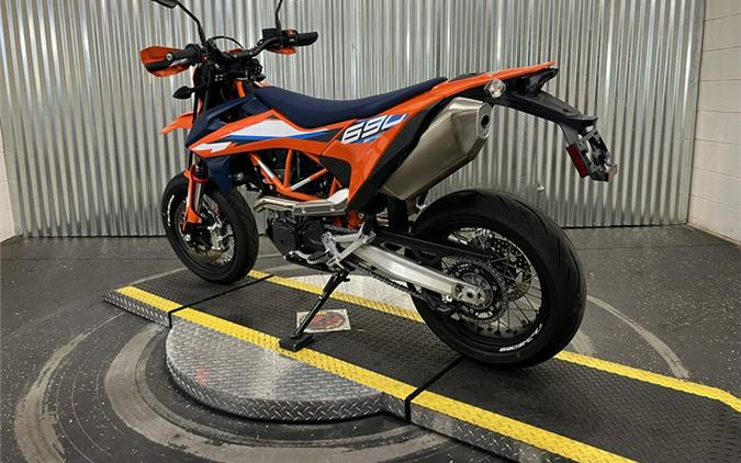 2024 KTM 690 SMC R