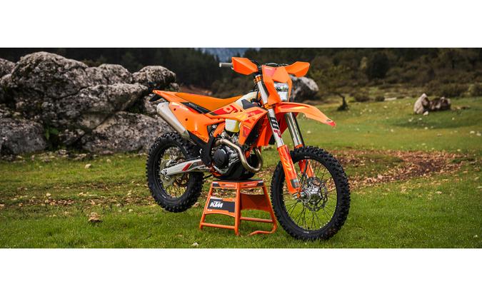 2025 KTM 500 EXC-F Six Days First Look [Fast Facts; 15 Photos]