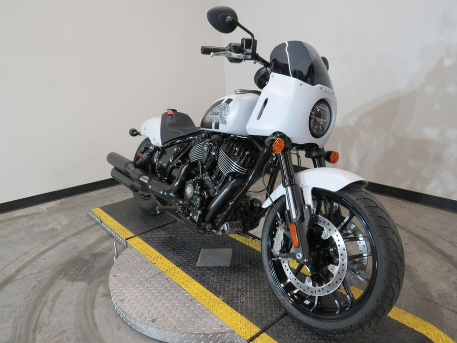 2024 Indian Motorcycle® Sport Chief Ghost White Metallic Smoke