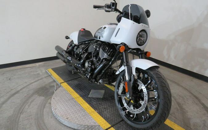 2024 Indian Motorcycle® Sport Chief Ghost White Metallic Smoke