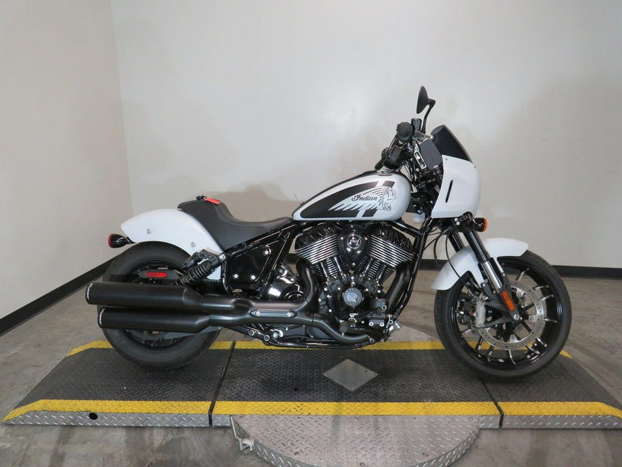 2024 Indian Motorcycle® Sport Chief Ghost White Metallic Smoke