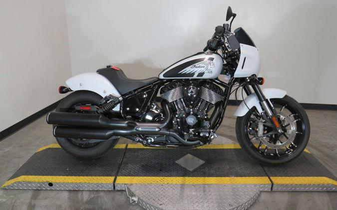 2024 Indian Motorcycle® Sport Chief Ghost White Metallic Smoke