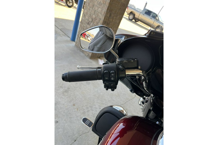 2015 Harley-Davidson® FLHTK Ultra Limited