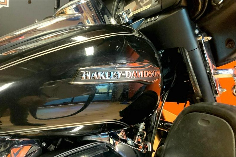 2017 Harley-Davidson® FLHTCU - Electra Glide® Ultra Classic®