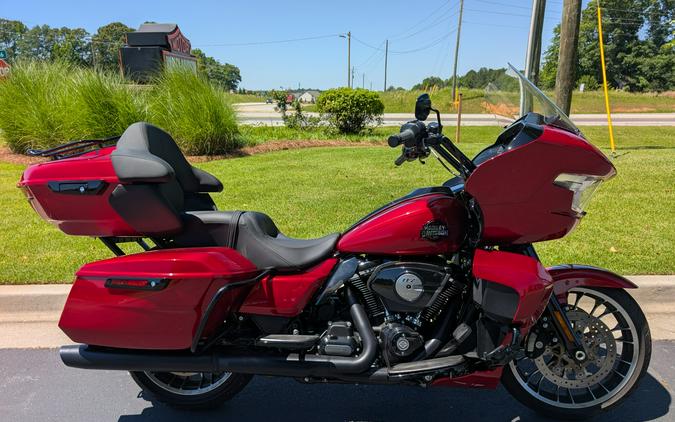 2026 Harley-Davidson® Road Glide Limited Brilliant Red Black Trim