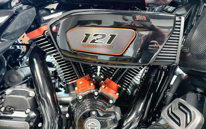 2026 Harley-Davidson® CVO Street Glide Limited Citrus Heat CVO Tri-Tone