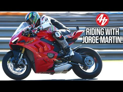 2022 Ducati Panigale V4S Review