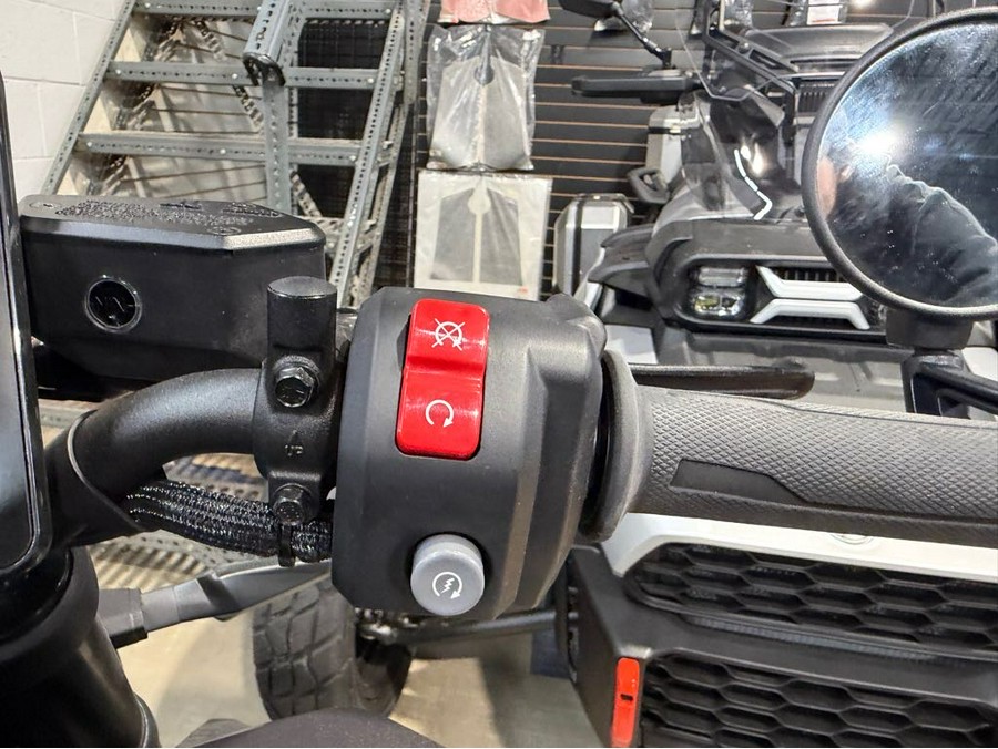 2025 Can-Am Pulse® Base