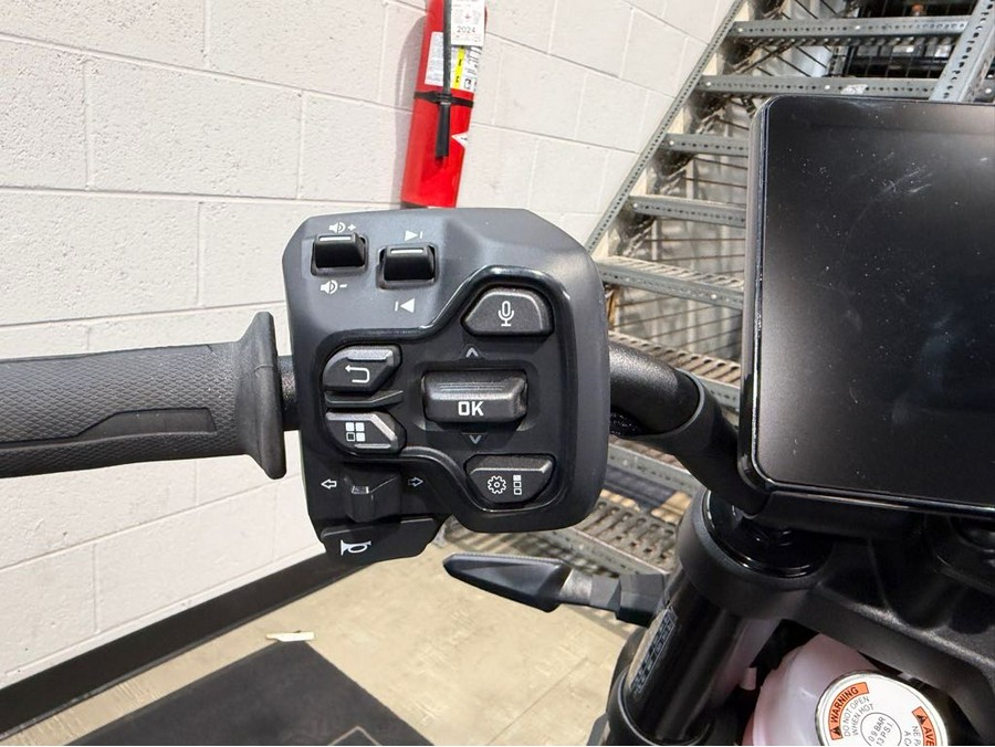 2025 Can-Am Pulse® Base