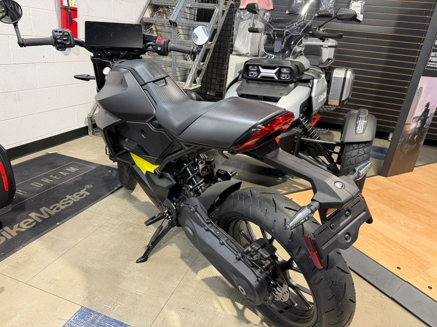 2025 Can-Am Pulse® Base