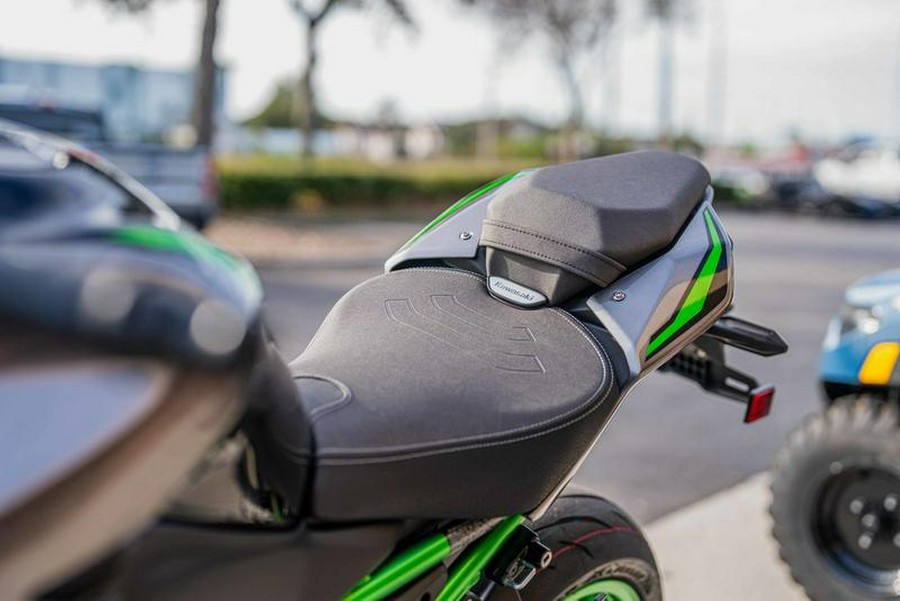 2025 Kawasaki Z900 SE ABS