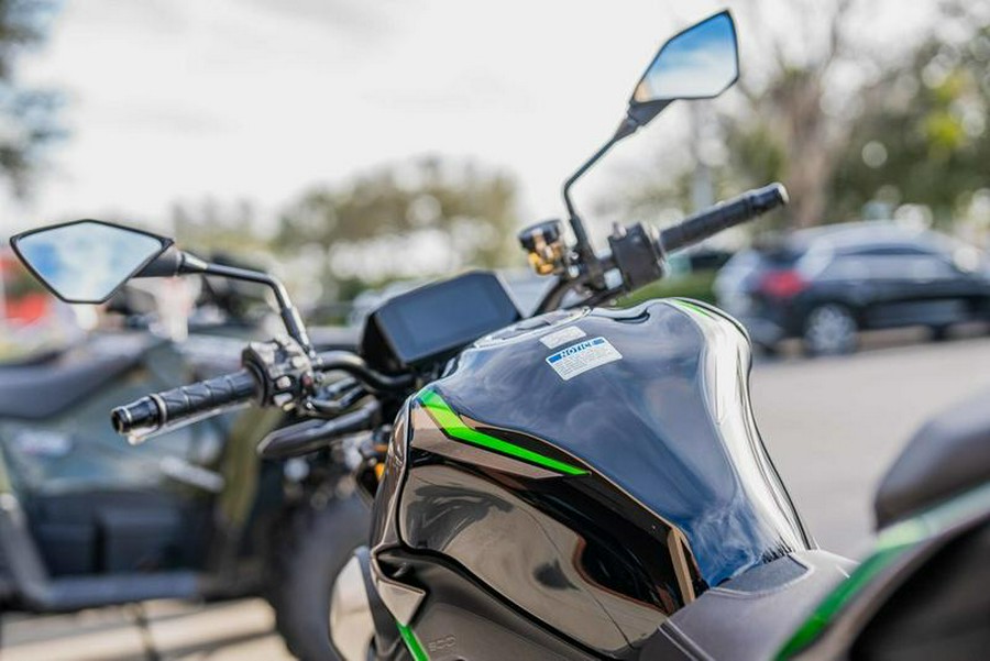 2025 Kawasaki Z900 SE ABS